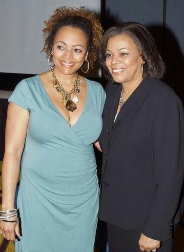 Kim Fields with her mother'