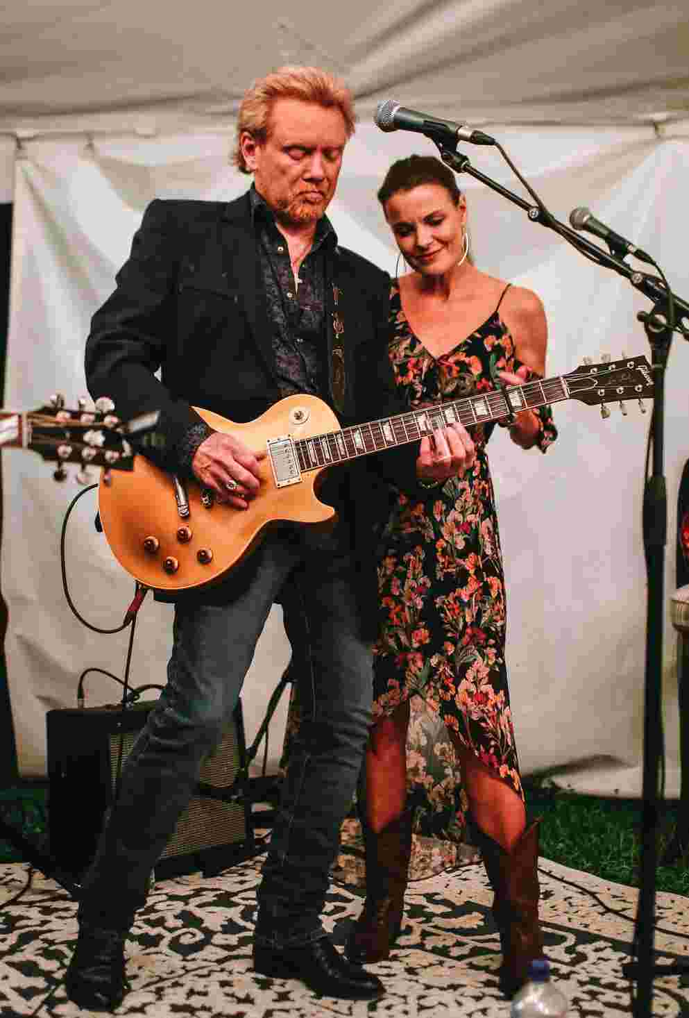 Lee Roy Parnell with his co-vocalist