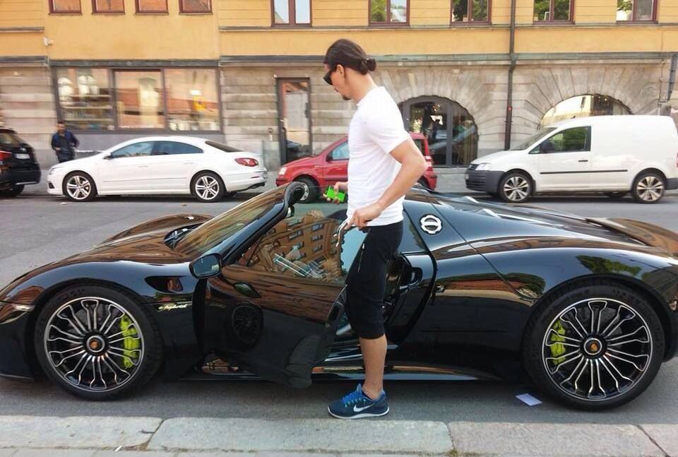 Helena Seger's partner Zlatan Ibrahimovic entering his car